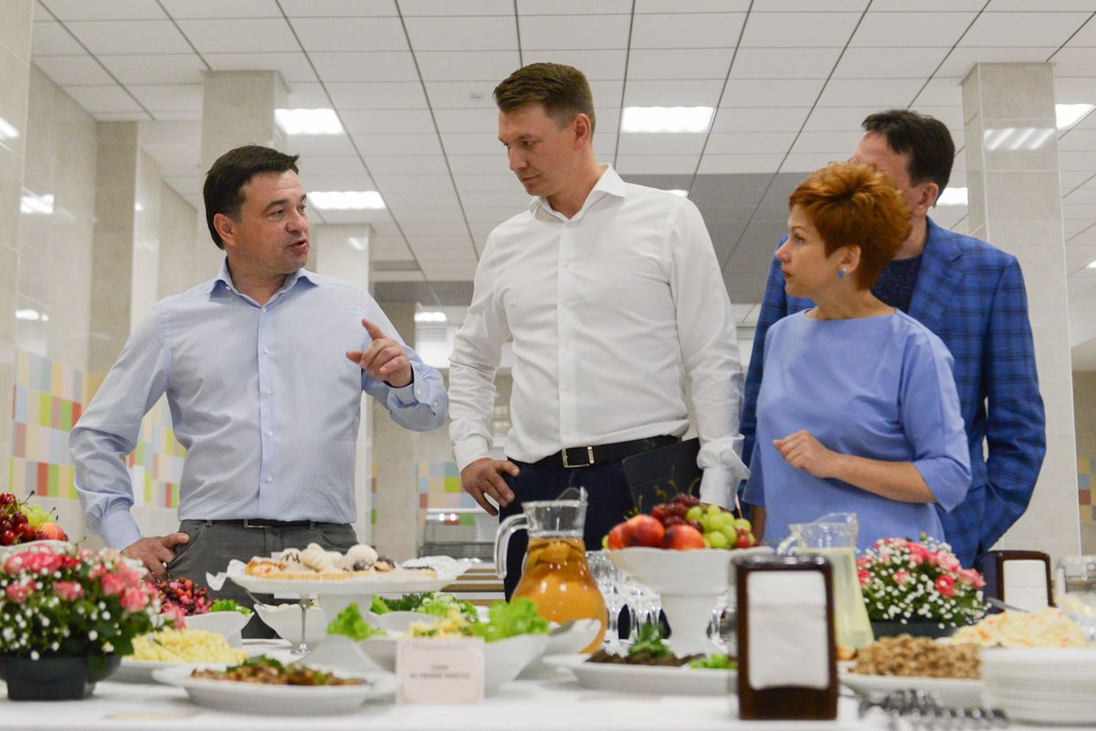 Андрей Воробьев губернатор московской области - Празднования Дня защиты детей в Домодедове и вручение путевок в лагерь многодетной семье Андрей Воробьев губернатор московской области - Празднования Дня защиты детей в Домодедове и вручение путевок в лагерь многодетной семье