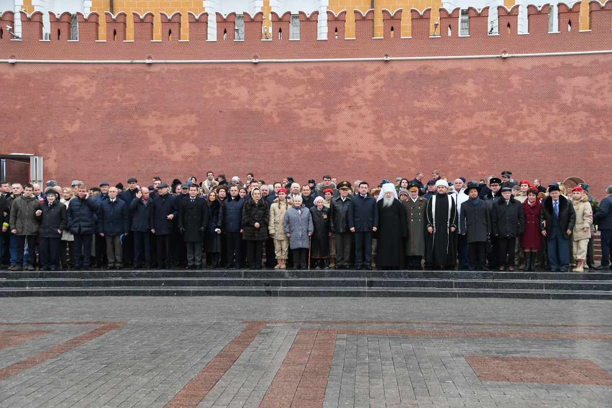 Андрей Воробьев губернатор московской области - Подмосковная делегация возложила цветы на могилу Неизвестного Солдата в День воинской славы Андрей Воробьев губернатор московской области - Подмосковная делегация возложила цветы на могилу Неизвестного Солдата в День воинской славы