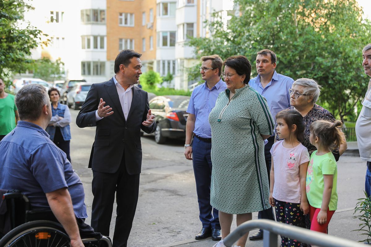 Андрей Воробьев губернатор московской области - Проверка выполнения программы «Мой подъезд» в Красногорске Андрей Воробьев губернатор московской области - Проверка выполнения программы «Мой подъезд» в Красногорске