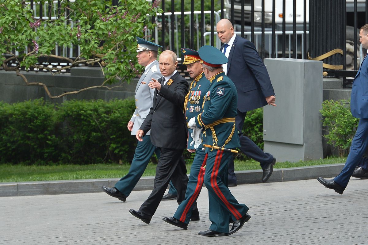 Андрей Воробьев губернатор московской области - Возложение цветов к Могиле Неизвестного Солдата Андрей Воробьев губернатор московской области - Возложение цветов к Могиле Неизвестного Солдата
