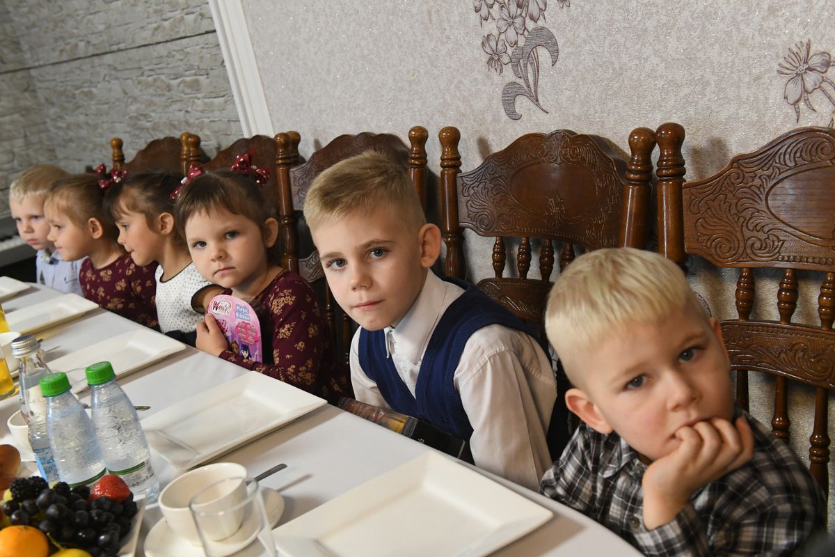 Андрей Воробьев губернатор московской области - 17 детей и 23 внуков. Губернатор встретился с самой большой семьей Подмосковья