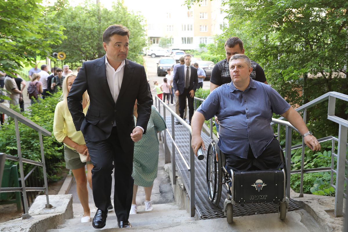 Андрей Воробьев губернатор московской области - Проверка выполнения программы «Мой подъезд» в Красногорске Андрей Воробьев губернатор московской области - Проверка выполнения программы «Мой подъезд» в Красногорске