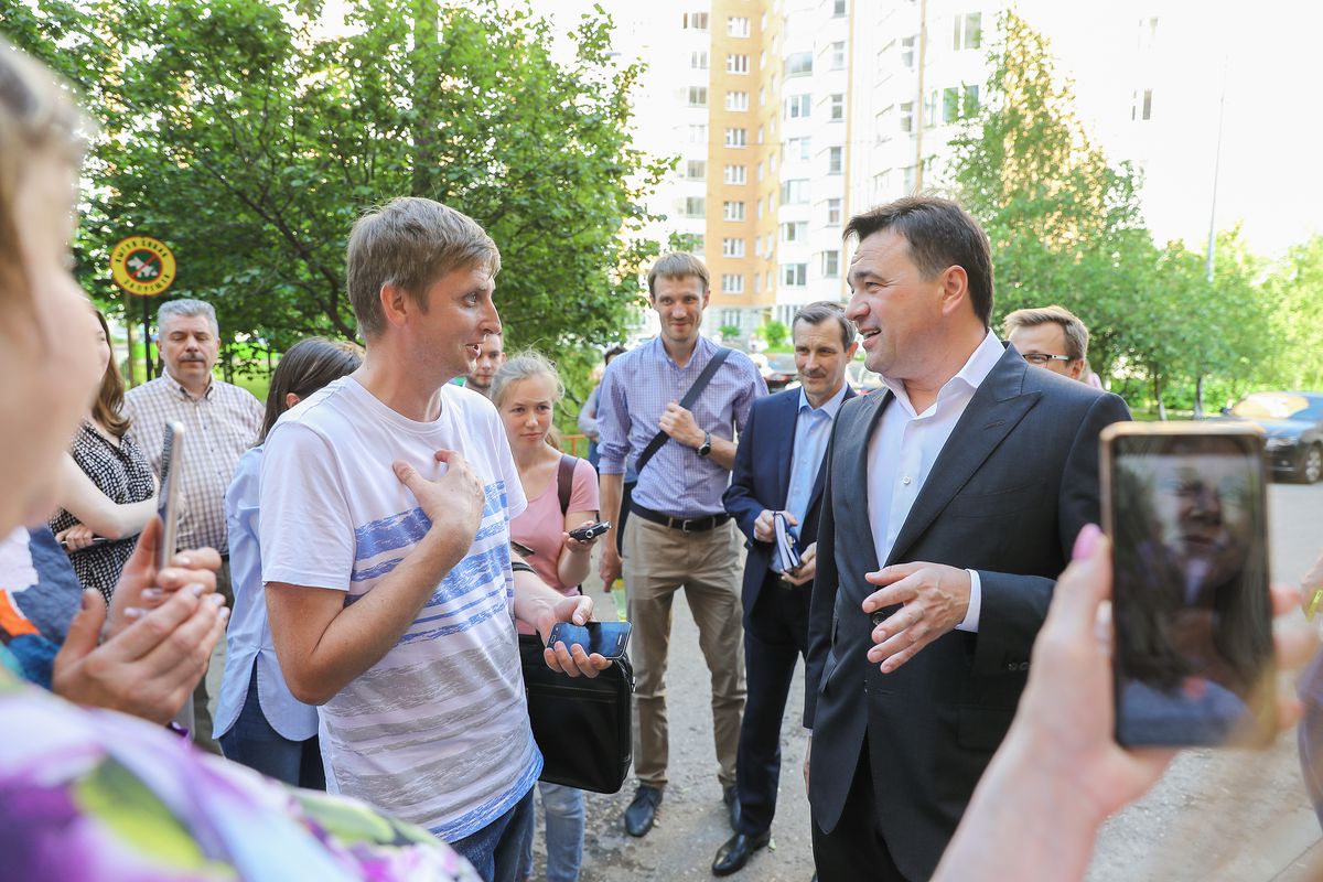 Андрей Воробьев губернатор московской области - Проверка выполнения программы «Мой подъезд» в Красногорске Андрей Воробьев губернатор московской области - Проверка выполнения программы «Мой подъезд» в Красногорске