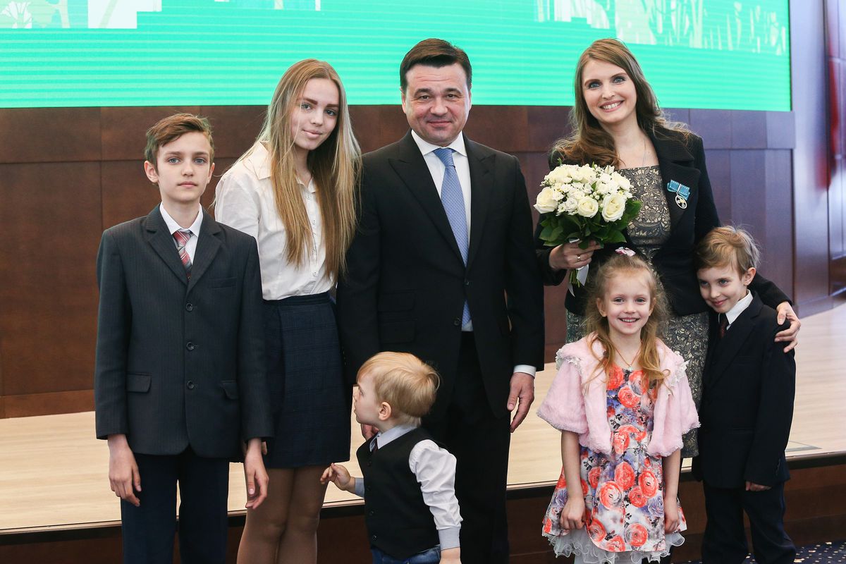 Андрей Воробьев губернатор московской области - Лучшим специалистам Подмосковья вручили награды Андрей Воробьев губернатор московской области - Лучшим специалистам Подмосковья вручили награды