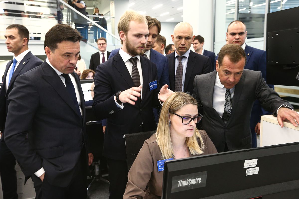 Андрей Воробьев губернатор московской области - Дмитрий Медведев осмотрел центр управления регионом в Московской области Андрей Воробьев губернатор московской области - Дмитрий Медведев осмотрел центр управления регионом в Московской области