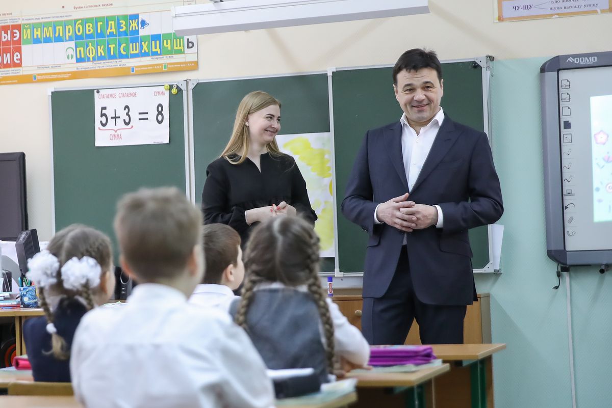 Андрей Воробьев губернатор московской области - Конец второй смене. Пристройку на 300 мест откроют в Апрелевской школе откроют в сентябре Андрей Воробьев губернатор московской области - Конец второй смене. Пристройку на 300 мест откроют в Апрелевской школе откроют в сентябре