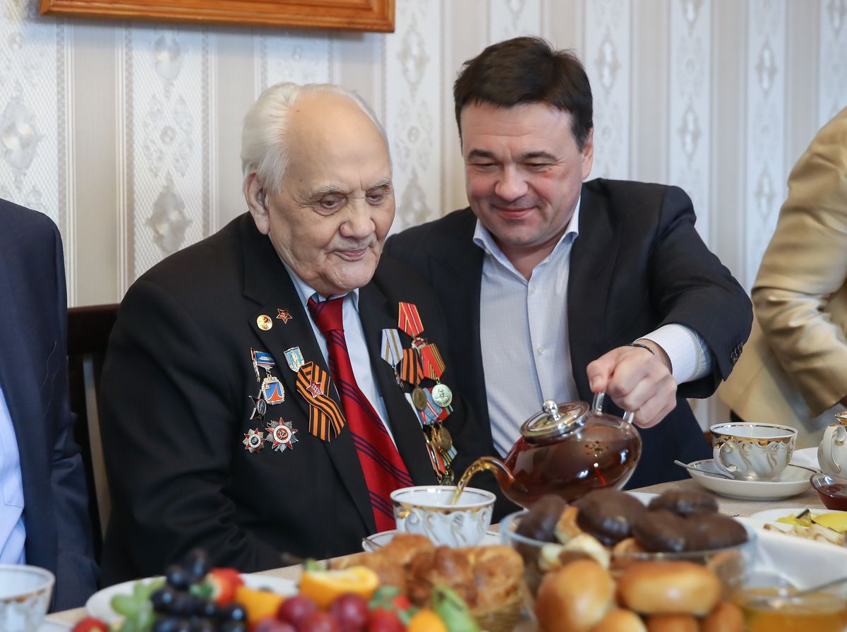 Андрей Воробьев губернатор московской области - После войны — за кисть. В Подмосковье празднует юбилей ветеран ВОВ Андрей Воробьев губернатор московской области - После войны — за кисть. В Подмосковье празднует юбилей ветеран ВОВ