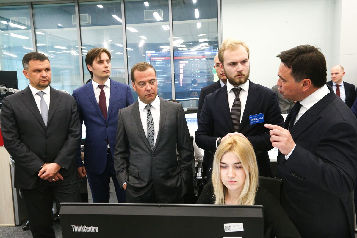 Андрей Воробьев губернатор московской области - Дмитрий Медведев осмотрел центр управления регионом в Московской области Андрей Воробьев губернатор московской области - Дмитрий Медведев осмотрел центр управления регионом в Московской области