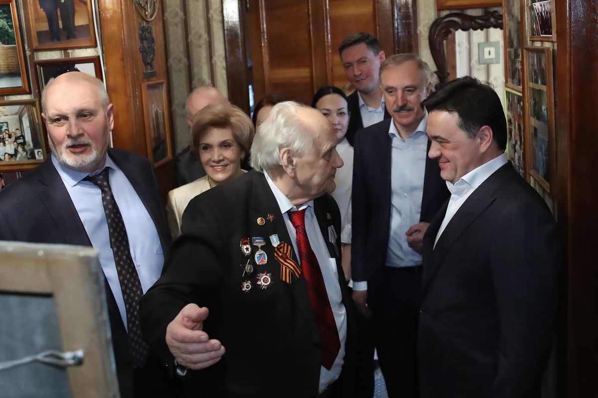 Андрей Воробьев губернатор московской области - После войны — за кисть. В Подмосковье празднует юбилей ветеран ВОВ Андрей Воробьев губернатор московской области - После войны — за кисть. В Подмосковье празднует юбилей ветеран ВОВ