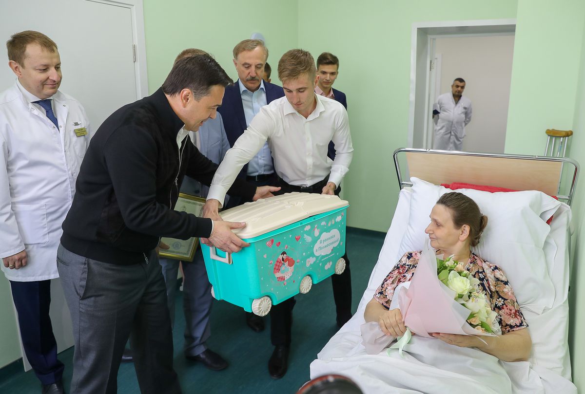Андрей Воробьев губернатор московской области - Губернатор вручил многодетной матери сертификат на покупку жилья Андрей Воробьев губернатор московской области - Губернатор вручил многодетной матери сертификат на покупку жилья