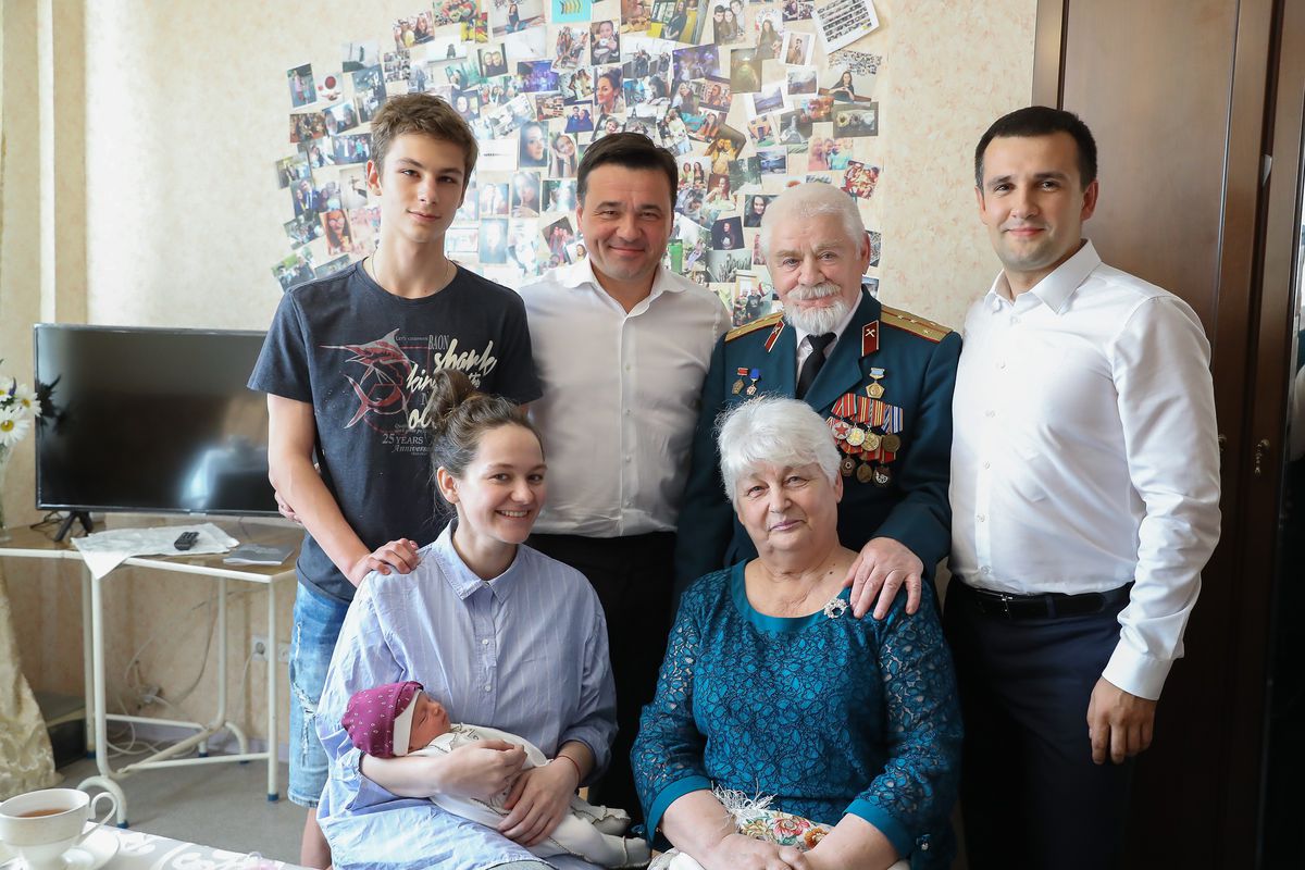 Андрей Воробьев губернатор московской области - Губернатор поздравил подмосковную пару с Днем семьи, любви и верности Андрей Воробьев губернатор московской области - Губернатор поздравил подмосковную пару с Днем семьи, любви и верности