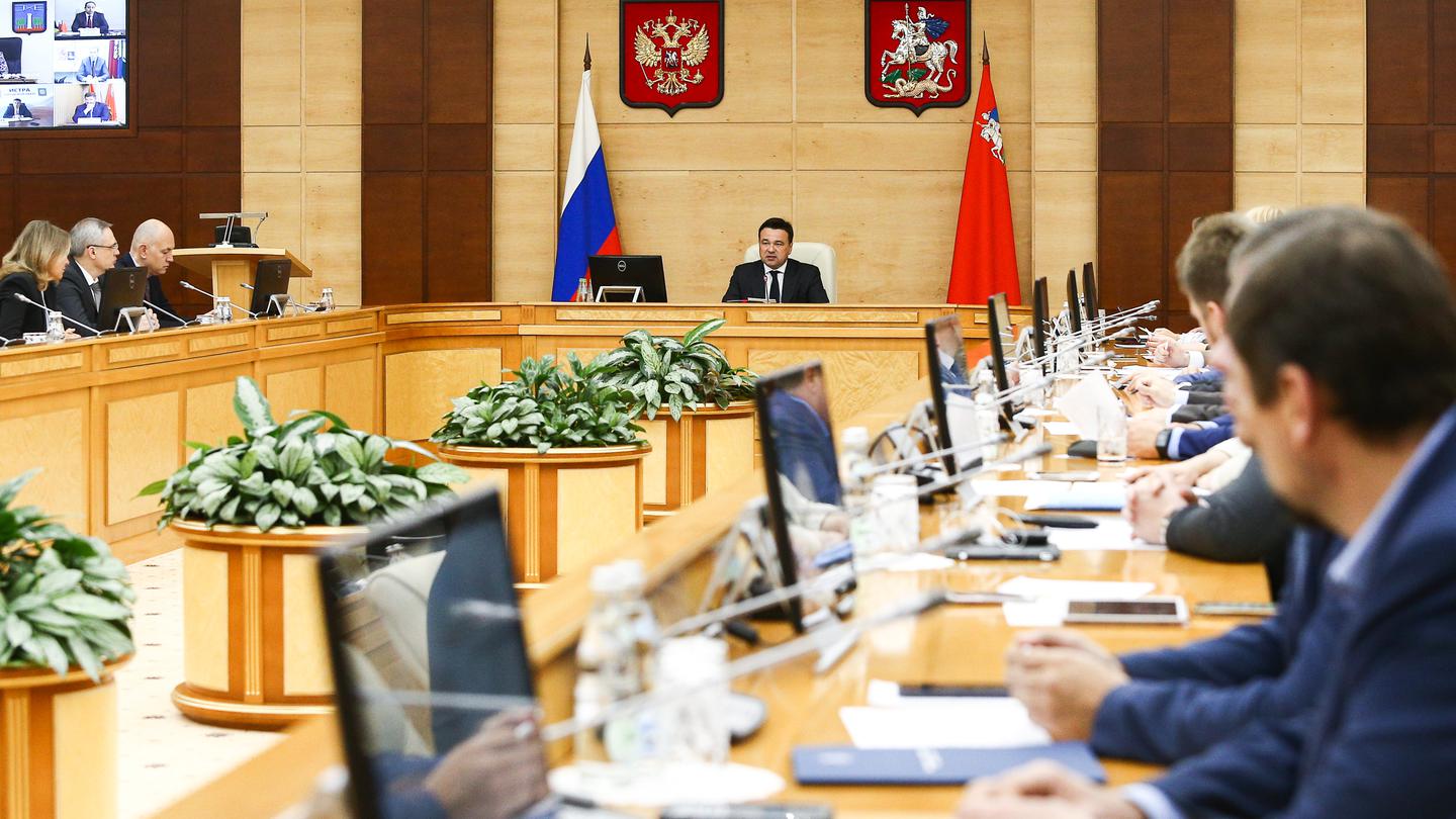 Сотни новых детских площадок и помощь бизнесу: благоустройство и ЦСС обсудили на заседании правительства