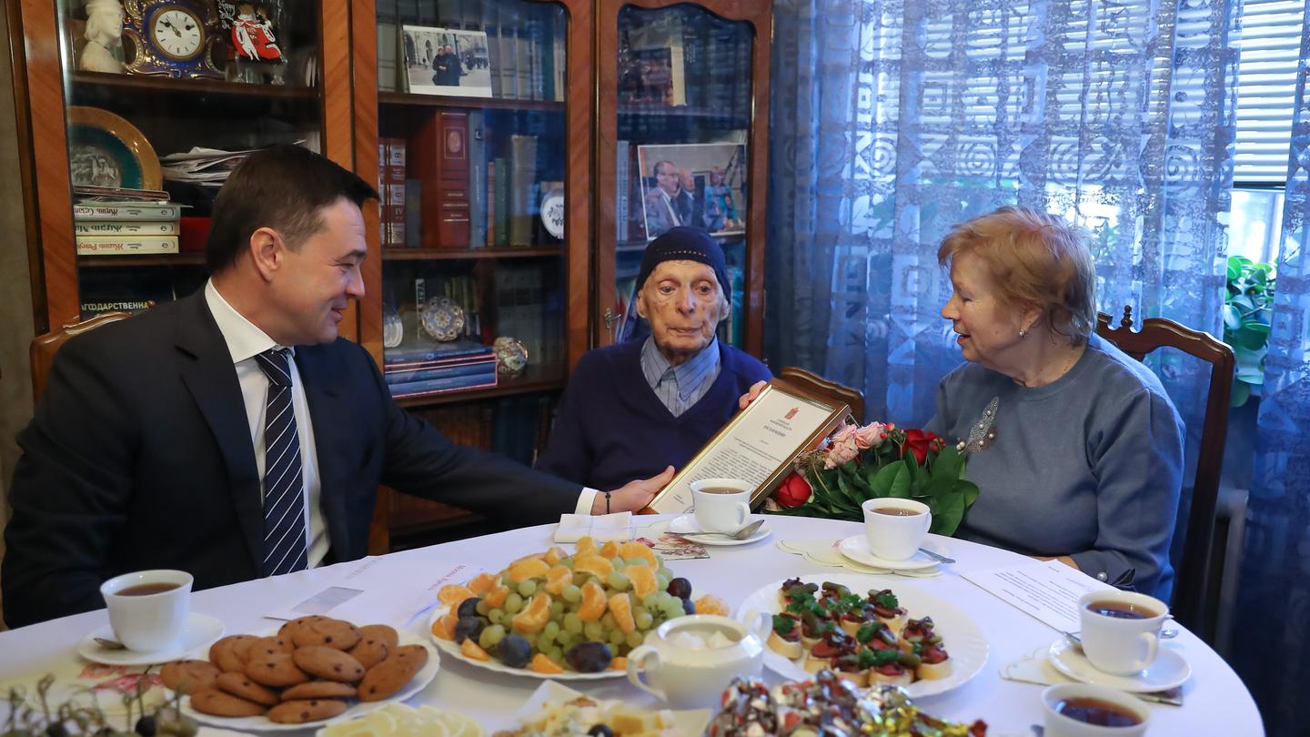 Андрей Воробьев губернатор московской области - Исааку Халатникову — 100 лет. Губернатор поздравил великого ученого с юбилеем Андрей Воробьев губернатор московской области - Исааку Халатникову — 100 лет. Губернатор поздравил великого ученого с юбилеем