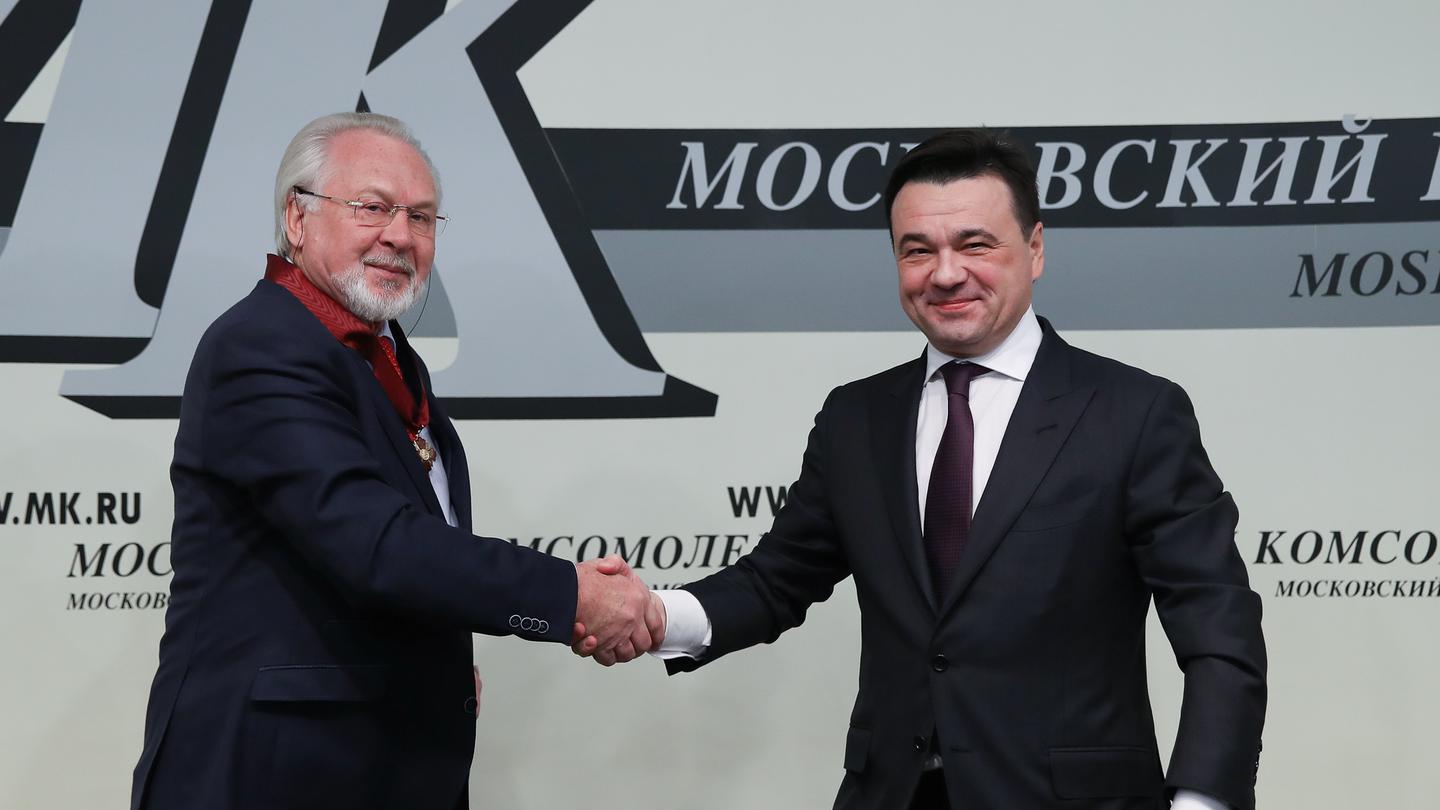 Андрей Воробьев губернатор московской области - Пером и чернилами: губернатор наградил Павла Гусева почетным знаком Андрей Воробьев губернатор московской области - Пером и чернилами: губернатор наградил Павла Гусева почетным знаком